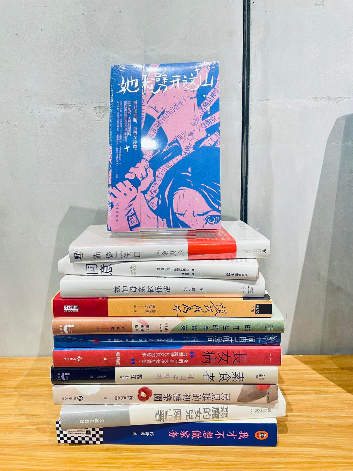 女性文学：精致的修辞、情有可原的日常与被压抑的低音